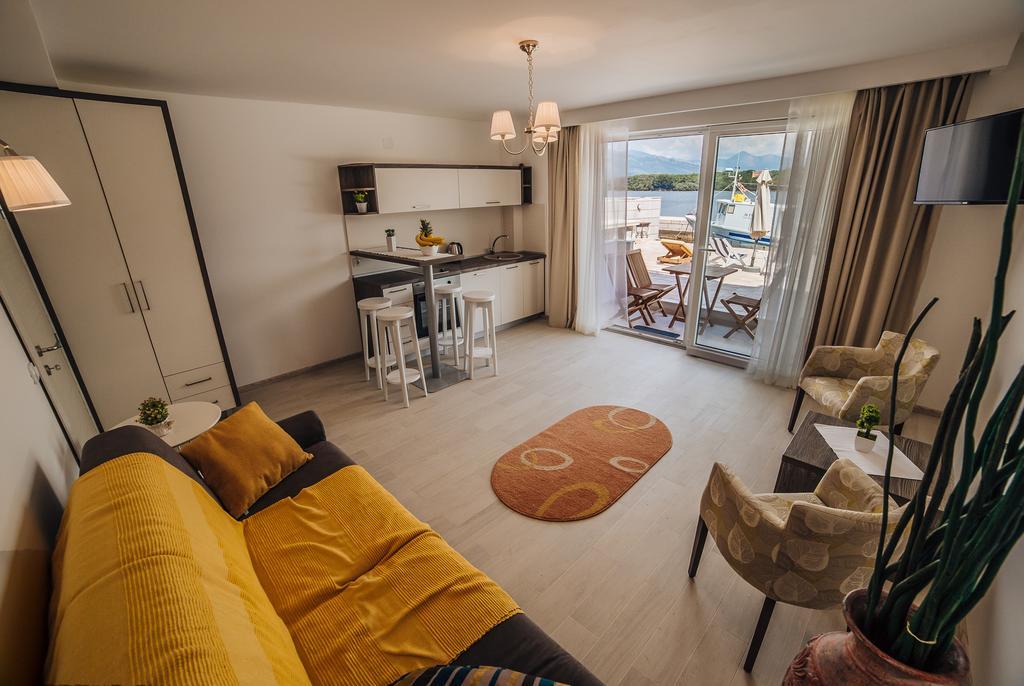 Apartments Harmonia Tivat Exterior photo