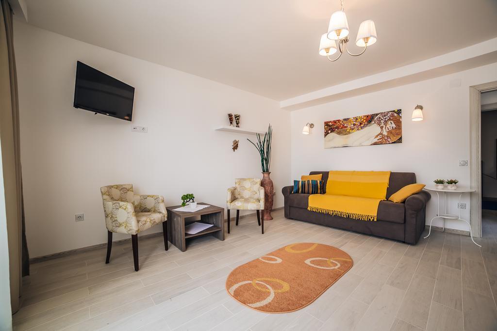 Apartments Harmonia Tivat Exterior photo