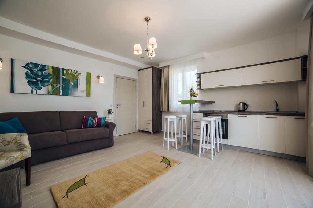 Apartments Harmonia Tivat Exterior photo